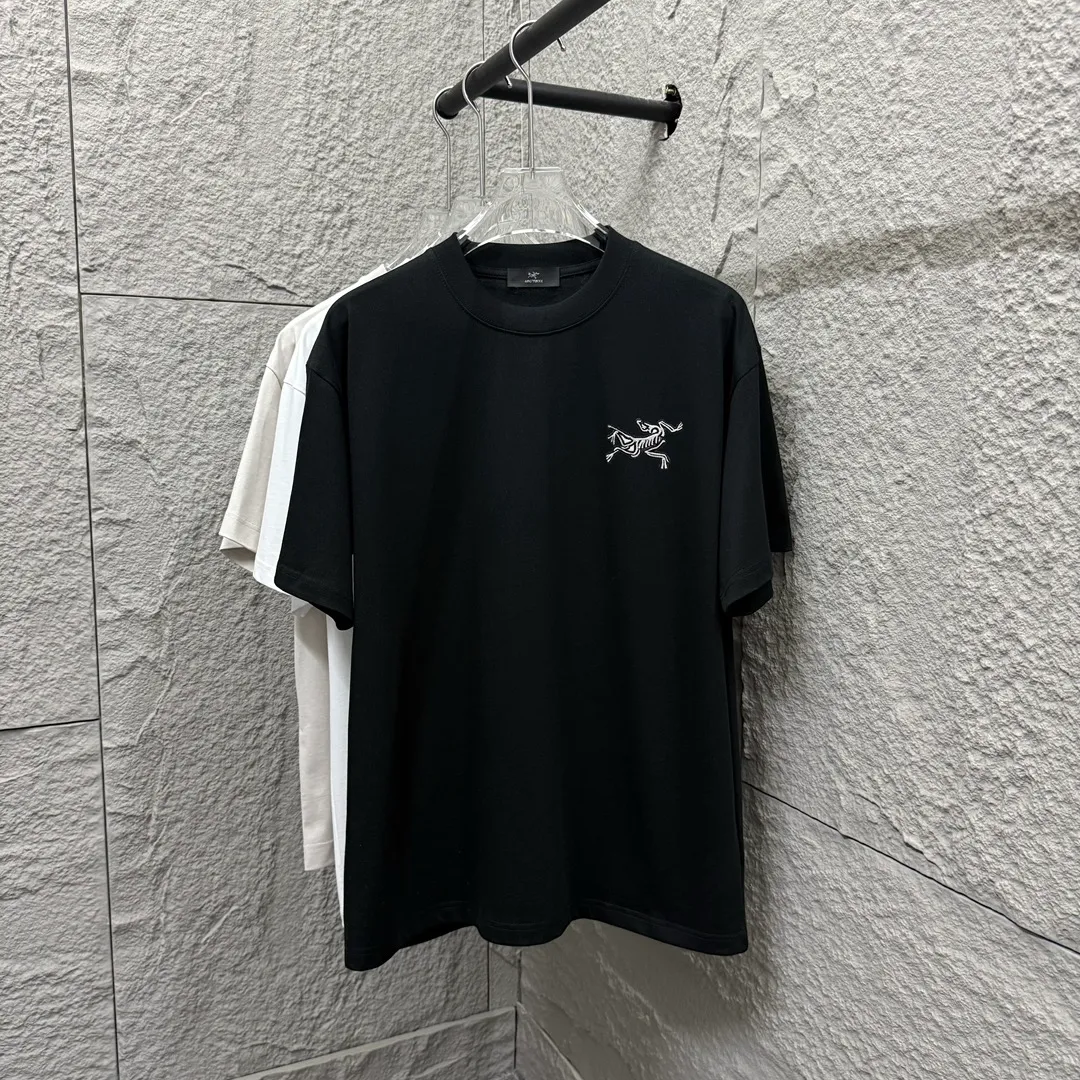 ARC'TERYX* *2025 New Arrival Classic logo T Same Style Size： S （90-130 ） M （120-150 ） L （140-165 ） XL （160-180 ） XXL （180 ） ：Black White Red